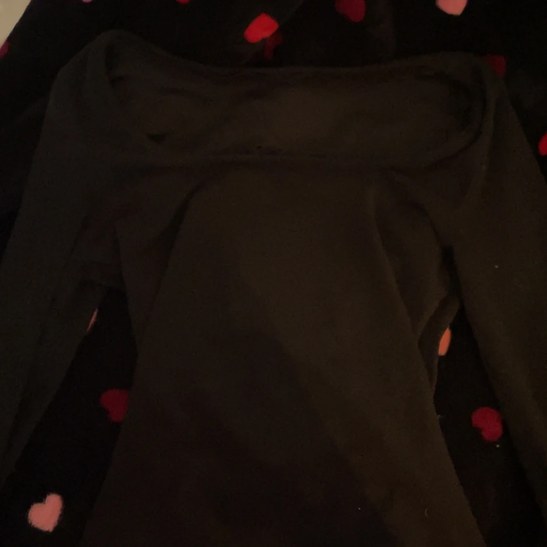 Svart långärmad topp med spetsdetaljer - 1