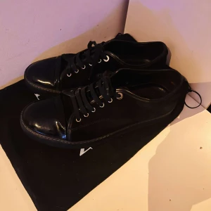 Lanvin - Lanvin uk9 storlek 44 Riktigt fräscha Box och dustbags följes med 