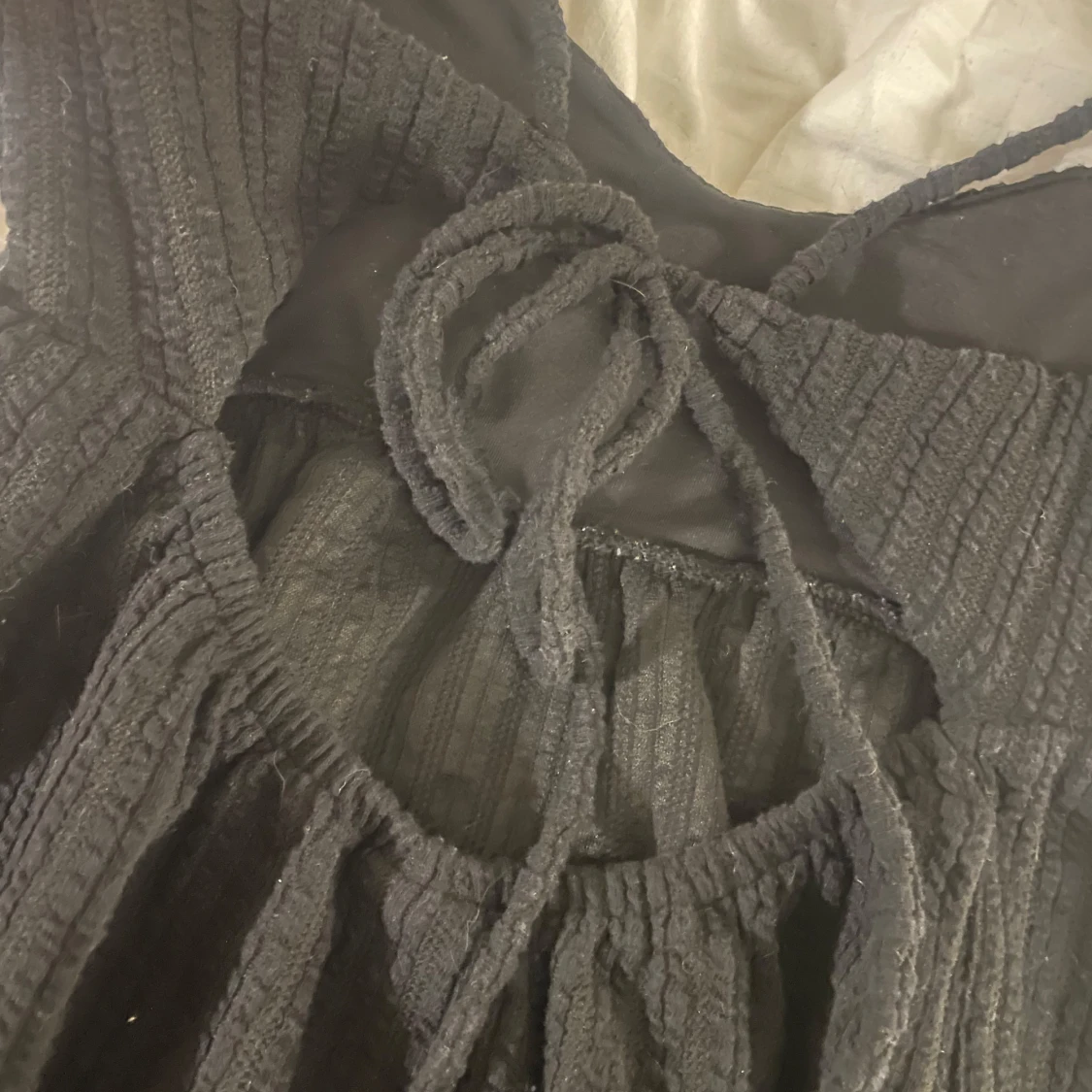 Svart ribbad linnetopp - 3