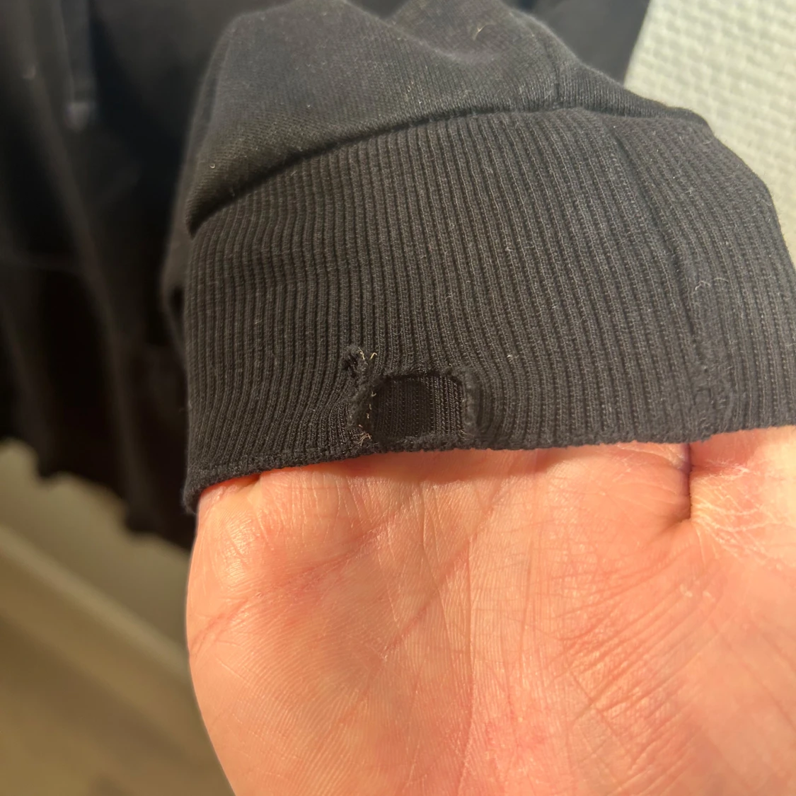 Svart hoodie från H&M Divided - 3