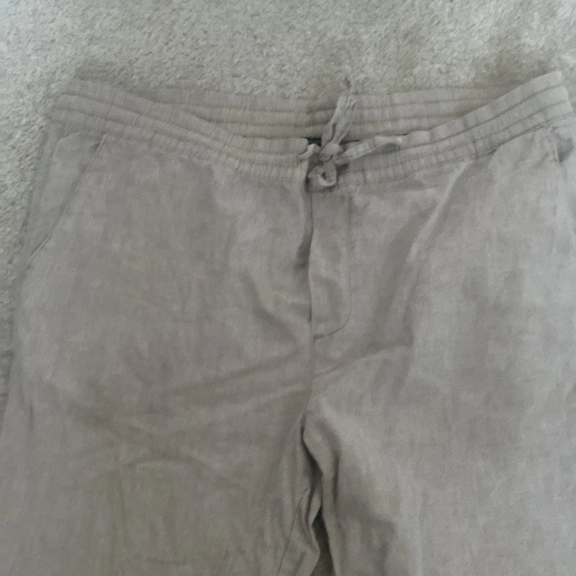 Beige linnebyxor med snörning - 1