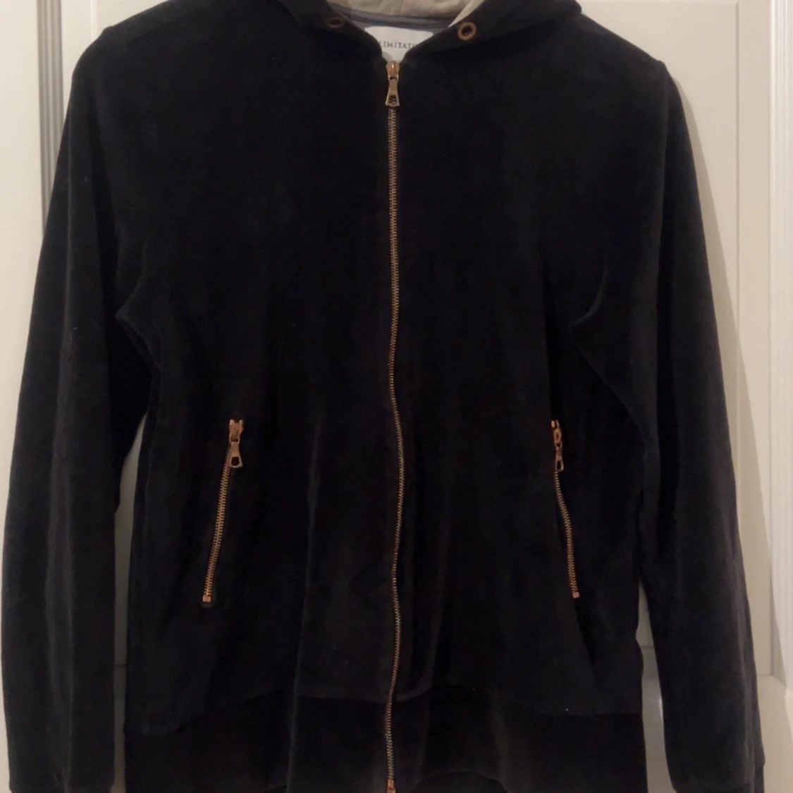 Limitato zip hoddie svart - 1
