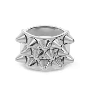 äkta edblads ring - Cool och edgy silvrig ring med framträdande nitar. Är i storlek m/17.5. Perfekt för att ge din stil en tuff touch. Ringen har en bred design och är tillverkad i ett glänsande material. Säljer pga att den inte kommer till användning.