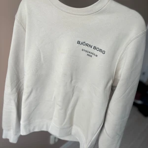 Björn borg tröja  - Beige Björn borg crew tröja använd två gånger. Liten i storlek 