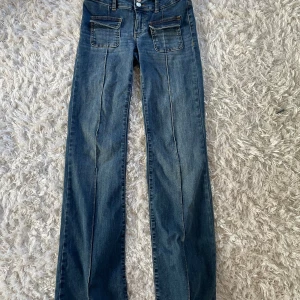 Nelly jeans - Jätte fina Jeans från Nelly helt nya köpte förra veckan, säljer pågrund av att dom är för långa. Köpte för 700kr säljer för 450kr 