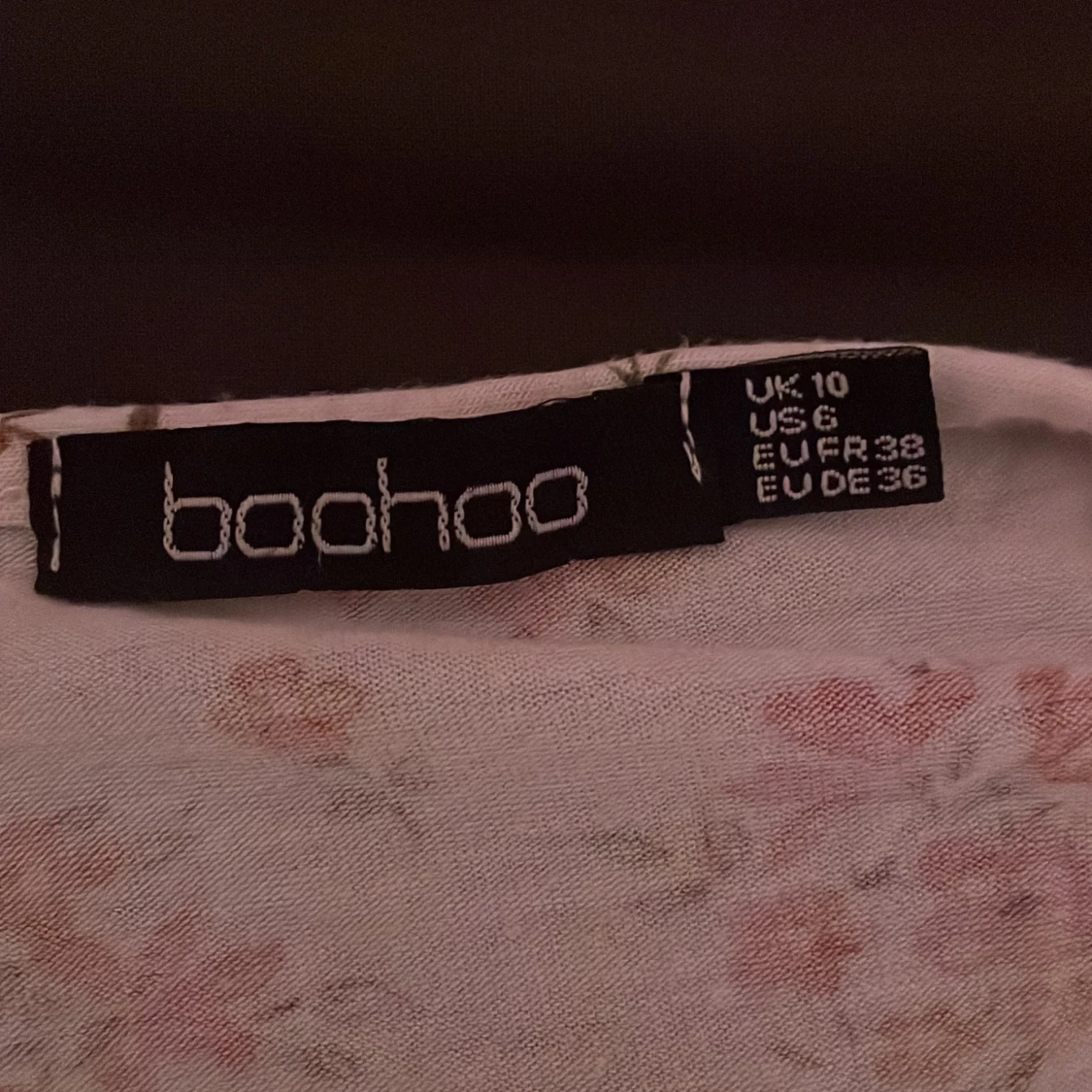 Kort blommig klänning använd 3 gånger - 91