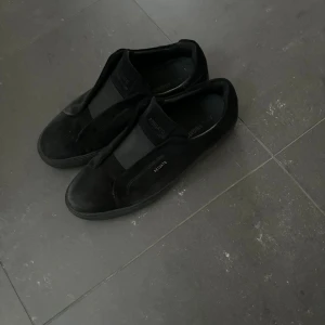 Axel Arigato skor  - Axel arigato skor  Storlek 45 herr  Får me box  Bra i skick 