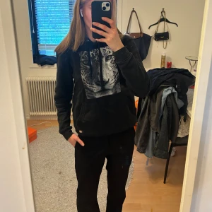 The Cool Elephant hoodie  - The Cool Elephant ”leo” hoodie. Fint skick men något urtvättad i färgen. Storleken har försvunnit från lappen men skulle säga att den är som en xs. 💕🌸  Köp gärna via ”köp nu”