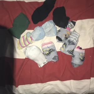 10 par barn strumpor - Blandat  för fyra till sex år