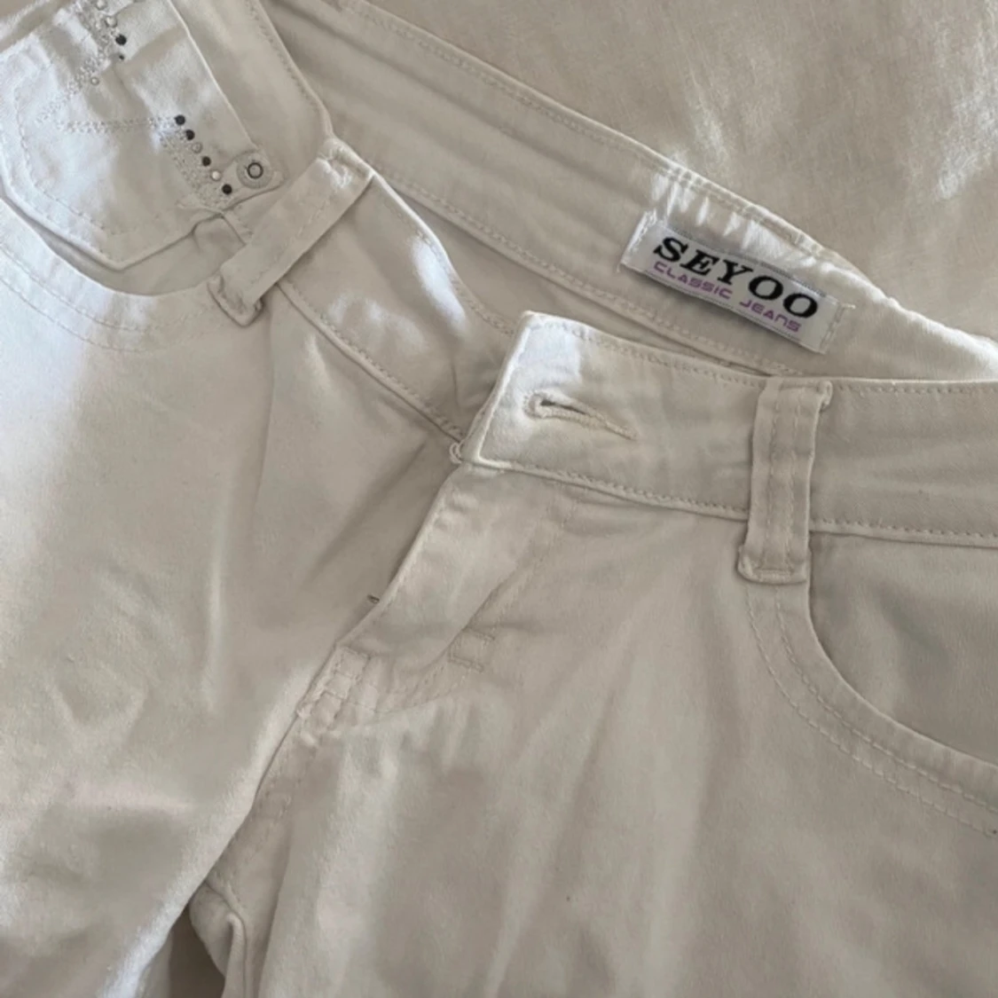 Lågmidjade vita jeans 