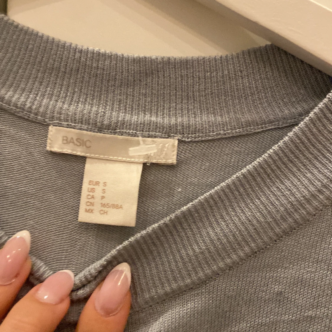 Ljusgrå tröja från Basic - 90