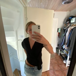 Zara knyt topp - As snygg svart topp från zara som ny! 