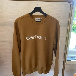 Carhartt tröja  - Carhart tröja i small  Ordinariepris 899kr