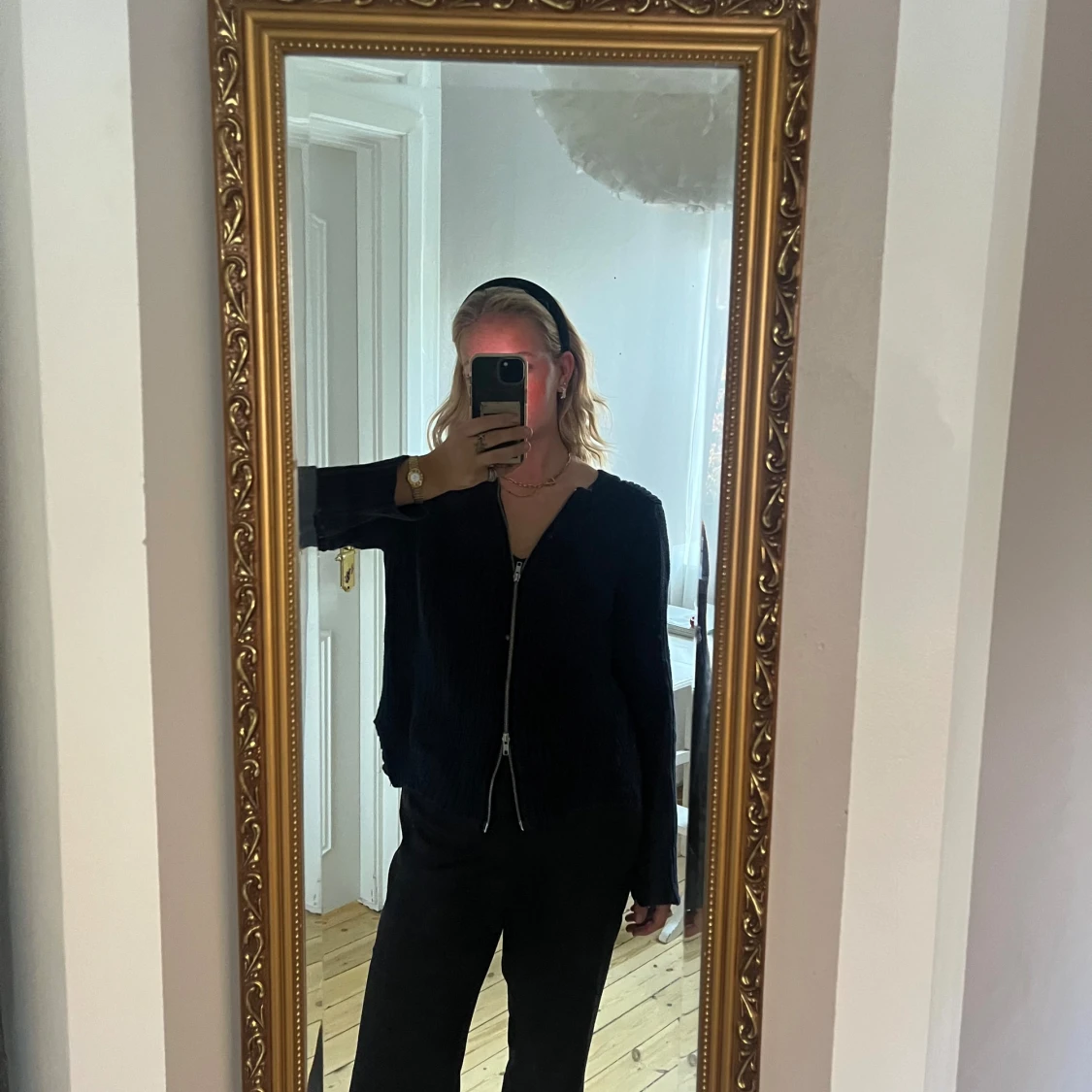 marinblĂ„ stickad kofta med silvrig dragkedja đđ