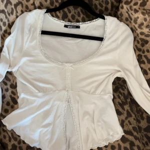 Lace detail top - Topp från Gina, använd någon enstaka gång. Inga fläckar 