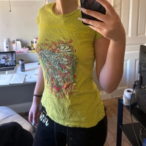 Ed Hardy T-shirt  - Skit snygg Edhardy T-shirt i storlek xs 