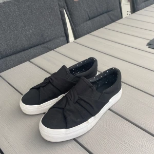 Svarta skor  - Jätte fina Anna Field skor köpta från zalando!! Helt nya och är bara använda 2-3 gånger. 