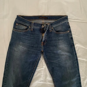 Säljer mina lågmidjade jeans  - Säljer då dom är för stora för mig. I nyskick 