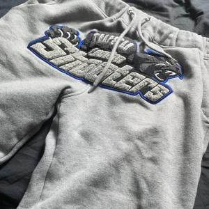 Trapstar shorts - 1/1 trapstar shorts Väldigt sköna shorts bra skick  hör av er vid frågor!