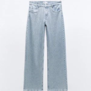 Zara glitter jeans - Zara jeans modellen: jeans TRF Säljer mina favorit jeans då det tyvärr är för små Nästan helt oanvända är i topp skick 