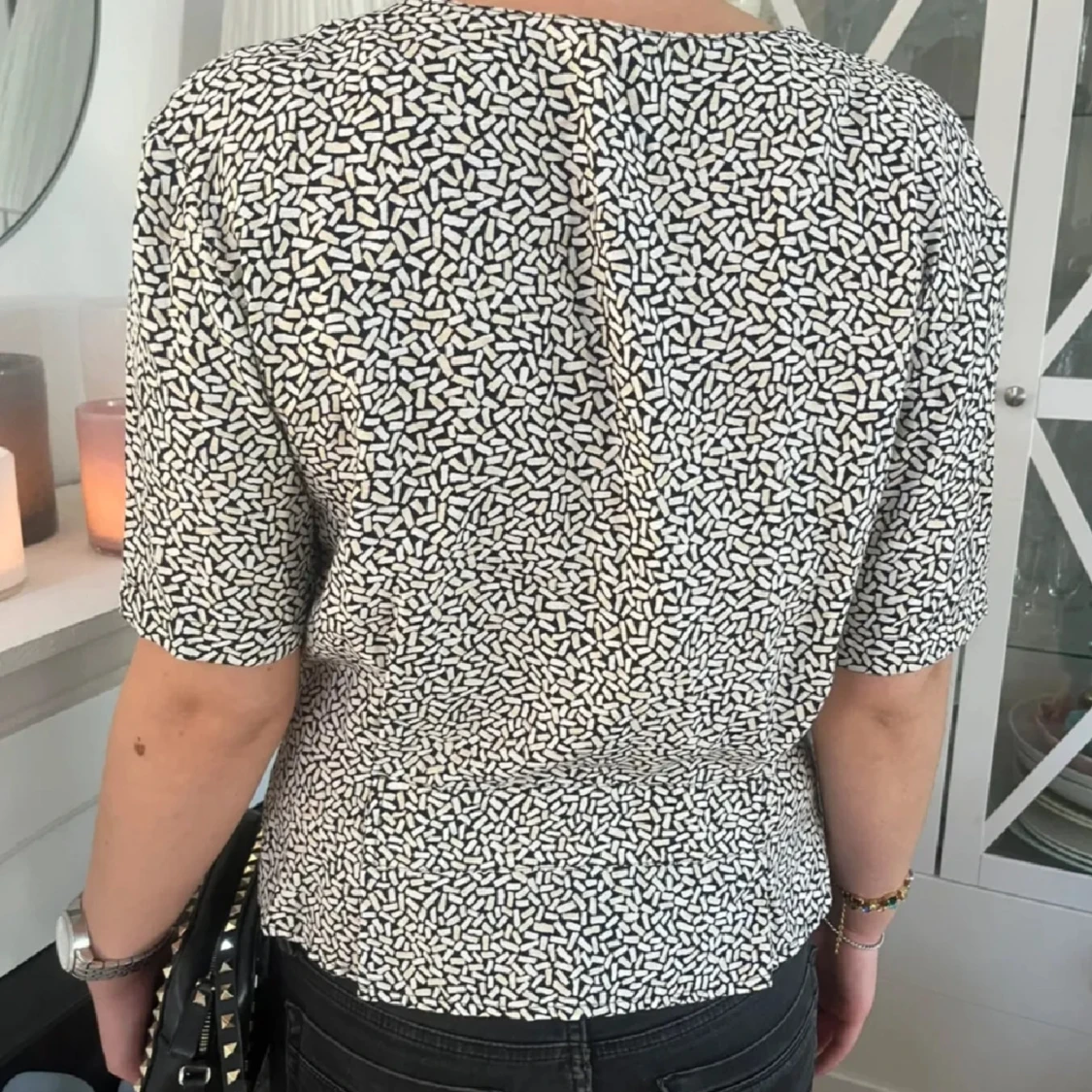 Mönstrad blus med knappar - 91