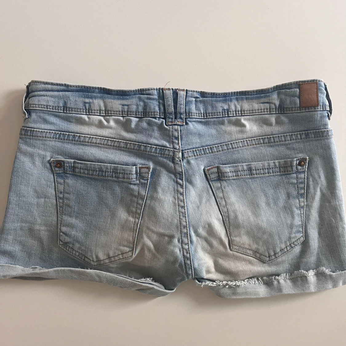 Blå jeansshorts från Basic Denim - 90