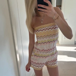 😍 - Så fin ”jumpsuit” i mission liknande tyg! Skriv Privat för fler bilder💞 (lånade bilder)