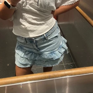 Volang kjol - Super fin volang kjol från Gina! Supersöt och passar till allt💕 slutsåld!