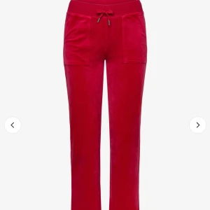 Juicy couture dress  - Röd dress, under del -xxs men passar Xs och överdel S men passar även Xs   Skickar gärna egna bilder vid intresse!!  Finns två små ask märken på benen men som knappt syns  Pris är diskuterbart 