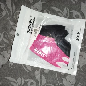 Cykel handskar  - Helt nya oöppnade rosa / svarta cykel handskar 