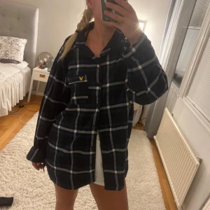 Skjorta - Jättemjuk skjorta som passar både till vardags men även som pyjamas då den är så himla mjuk. Inge defekter 😁