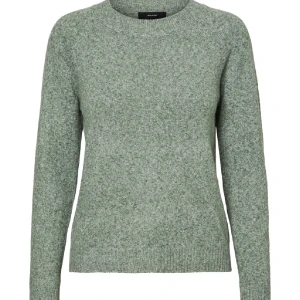 Grön stickad tröja - Säljer en supermysig grön stickad tröja från Vero Moda. Den är i storlek S och passar perfekt för både höst och vinter. Sparsamt använd och inga defekter!💕