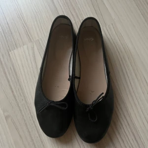 Ballerina skor - Super snygga o söta ballerina skor från mango, köptes för ca 300kr 💞