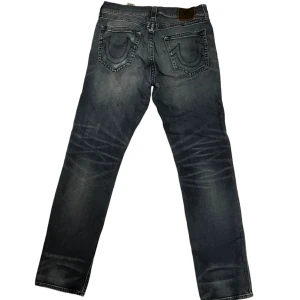 True religion jeans  - Säljer dessa asfeta trueys. Små defekter som syns på framsidan, men inga andra märkbara. Kom dm för mått, priset kan diskuteras vid snabb affär.