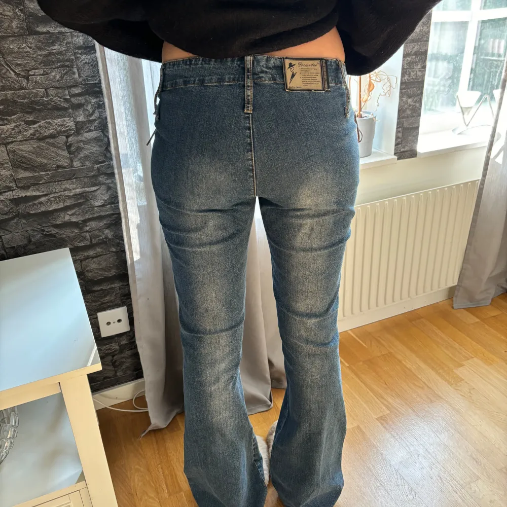 Snygga bootcut jeans, innerbenslängd 82, midjemått 78!❤️. Jeans & Byxor.