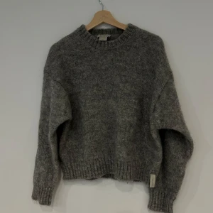 Stickad tröja - Stickad tröja i ull från gotländska får, nypris 1 895kr💕