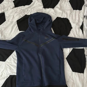 Blå nike tech  - Zip up hoodie marinblå 