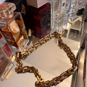 Eddie Borgo halsband  - These gorgeous, classic chain link necklaces are always in style, metal based and finished in 12 karat gold. latch closure on final link. SO pretty!!  ✨✨✨✨