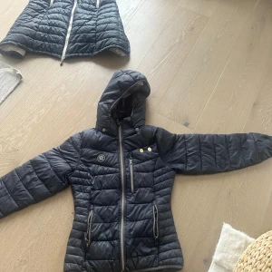 Uhip ridjacka - Stl 32 gott skick
