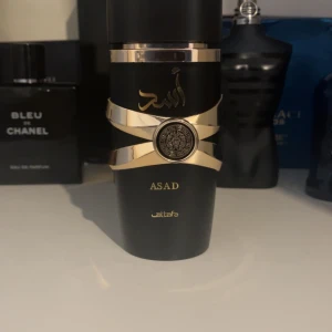 Lattafa assad - Ca 75 ml kvar förvarat i en mörk och sval garderob.