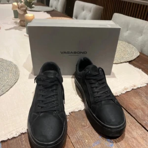 Black vagabond läder - the shoes are used in a winter and are warm and cuddly