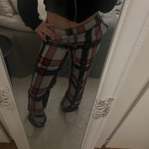 Pyjamasbyxor  - Superfina pyjamasbyxor i superbra kvalitet från Nelly!! Väldigt sparsamt använda så är i superbra skick!🥰🥰