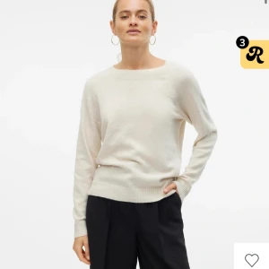  Stickad tröja - Säljer denna stickad tröja ifrån Vero Moda som ja knappt har använt💕nypris 250kr