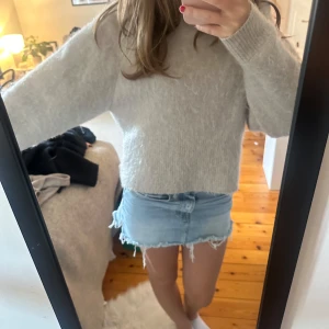 Mohair hm tröja - En tröja från hm i storlek M men passar även S. Köptes förra året men har knappt använt 💗 Skriv om ni har frågor!!