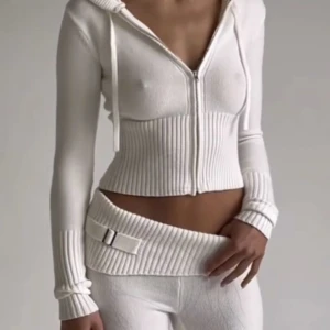 Viralt stickat sett  - använt max 3 gånger då jag är för lång ( e 175 cm) så hade passat perfekt på någon som är under 170