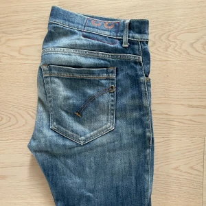 Dondup George Jeans - Snygga dondup jeans i bra skick. Modellen är George. Utan defekter 🙌