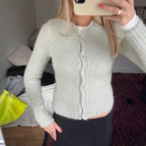 Kofta💕 - Supermysig kofta i bra material från zara. Meddela gärna om du har några frågor💕