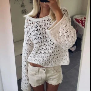 snygg tröja - säljer denna snygga tröjan från gina som knappt aldrig är använd!