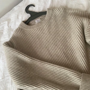 Filippa k stickad tröja - Nyt sick aldrig använt felippa k tröja ny pris runt tusen och högre men säljer för 500