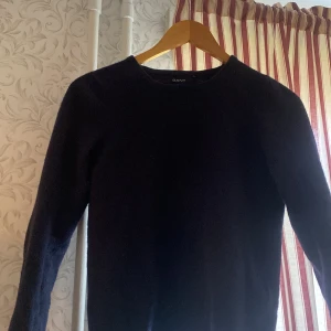 Gant Kashmir sweatshirt  - Säljer nu min gant Kashmir sweatshirt Inge defekter eller något hör av er om ni har någon fråga